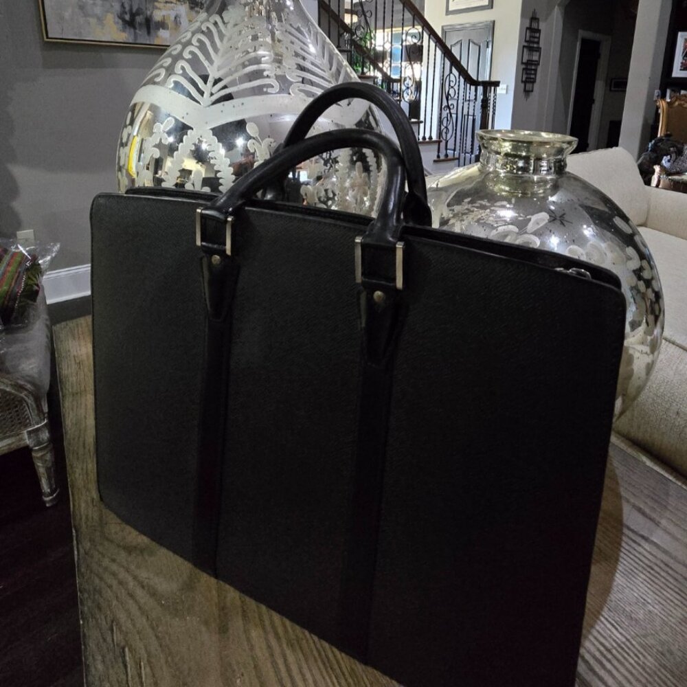 GUC Authentic Louis Vuitton Tiaga Leather Briefcase